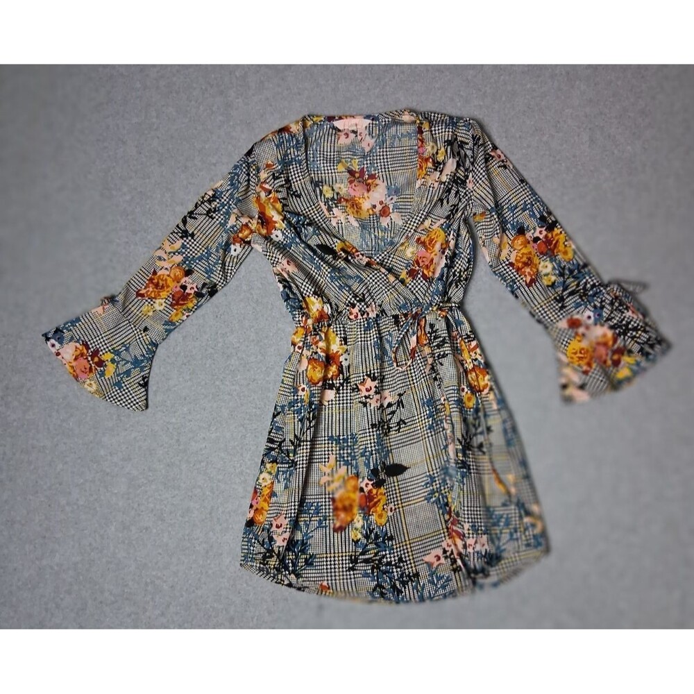Hint of Blush Flare Sleeve Faux Wrap Blouse Size Small Houndstooth Floral Plaid